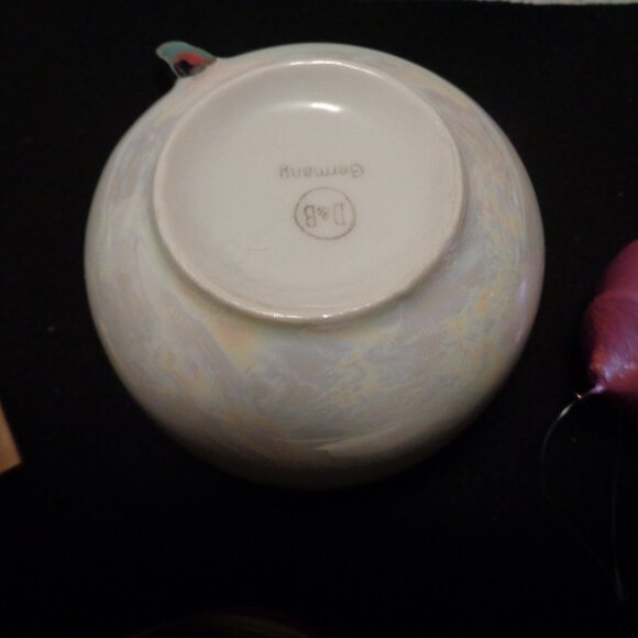 OLD MONEY JUNK DRAWER VINTAGE PORCELAIN POTTERY DOLL ORNAMENT RIBBON ETC. LOT - Picture 13 of 16